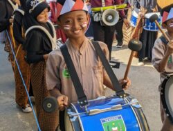 Extra Kurikuler Drum Band Madrasah Diniyah Takmiliyah, memangnya ada?